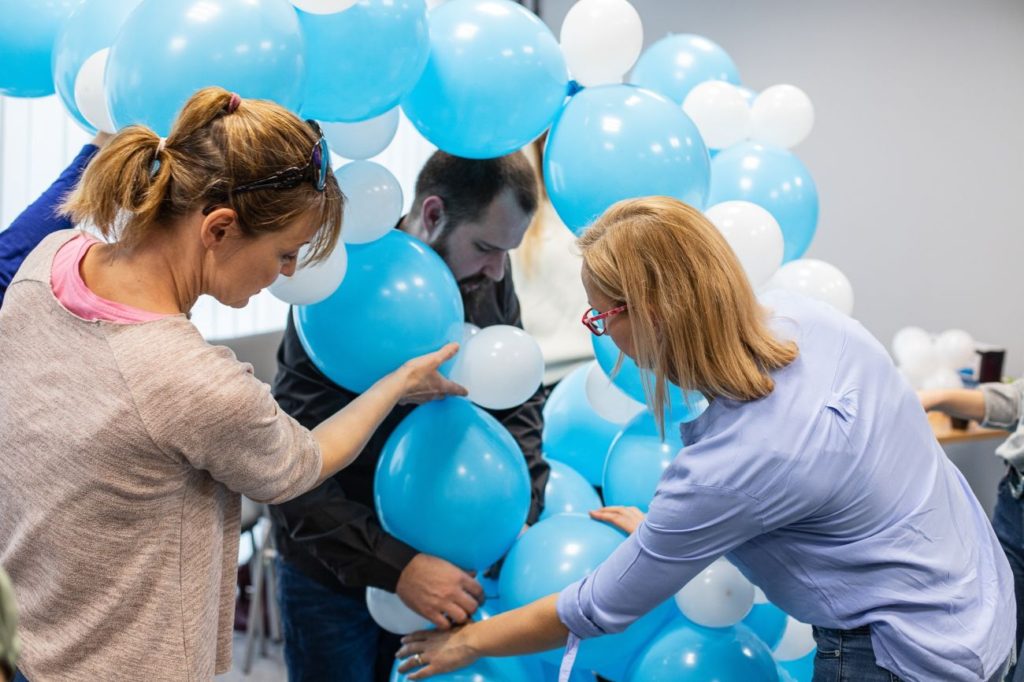 Balony Wrocław - zdjecie dekoracje-balonowe-szkolenie-10