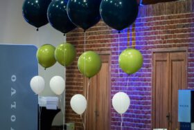 Bukiety balonowe na bankiet jubileuszowy z marką Volvo – Zamek Topacz