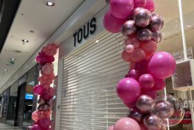 Kolumny balonowe z okazji pierwszych urodzin salonu Tous w Gdańsku  ￼