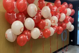 Balony reklamowe z helem z okazji zmiany logo | Wrocław ul. Legnicka