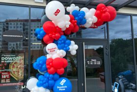 Girlanda balonowa dla Dominos’s Pizza – dekoracje balonowe dla firm we Wrocławiu