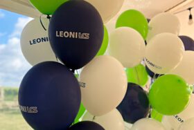 Balony reklamowe  z logo marki Leoni – piknik firmowy w Winnicy Silensi