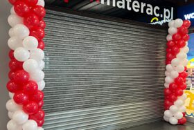 Kolumny balonowe dla Pan Materac – otwarcie salonu w Lubinie