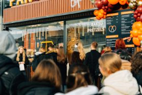 Dekoracja balonowa na otwarcie Pan Precel Express na Placu Grunwaldzkim we Wrocławiu