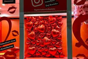 Walentynkowa strefa foto z balonów w Galerii Dominikańskiej we Wrocławiu