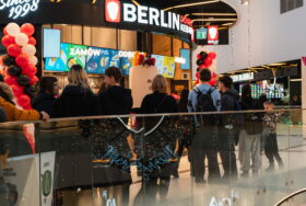 Kolumny balonowe dla akcji promocyjnej Berlin Doner Kebab w Galerii Katowickiej