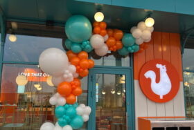 Girlanda organiczna na otwarcie restauracji Popeyes – Długołęka