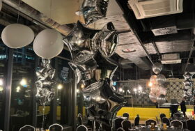 Impreza firmowa RXO – srebrna oprawa balonowa eventu w Business Garden Wrocław