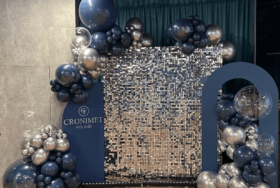 Balonowa ścianka cekinowa na event firmowy